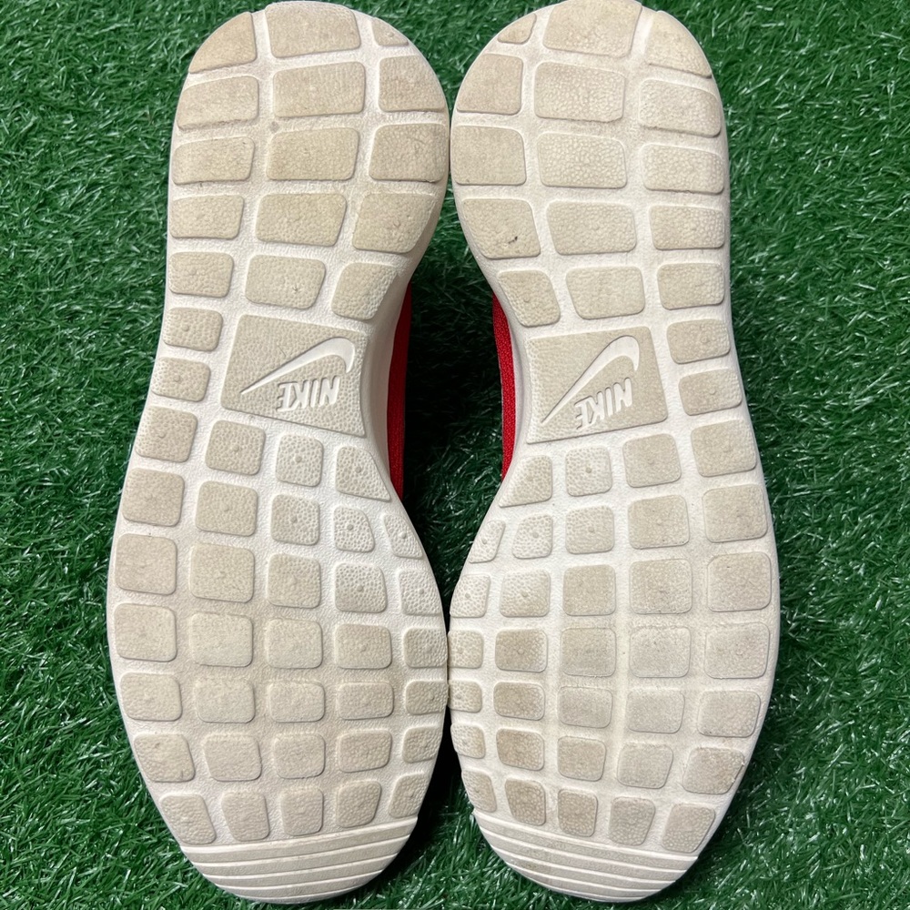 Nike Roshe Run Running Sport Red White Size 12 (511881-601)